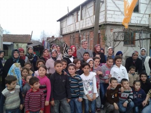 Ak Kadınlar Coşkuyla Karşılanıyor