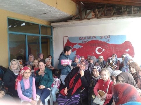 Ak Kadınlar Coşkuyla Karşılanıyor