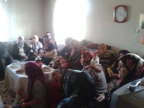 Ak Kadınlar Coşkuyla Karşılanıyor