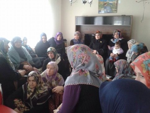 Ak Kadınlar Coşkuyla Karşılanıyor