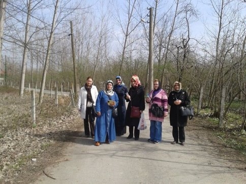 Ak Kadınlar Coşkuyla Karşılanıyor