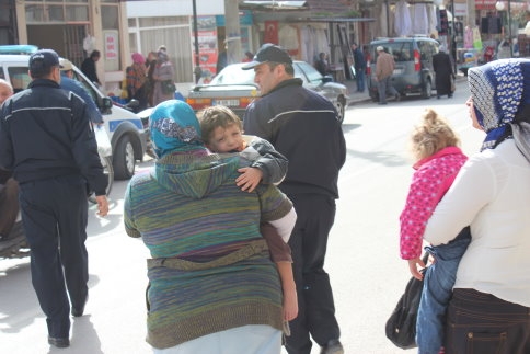Traktör Bebek Arabasının Üzerinden Geçti
