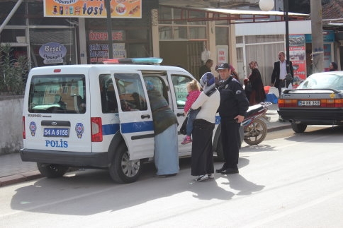 Traktör Bebek Arabasının Üzerinden Geçti