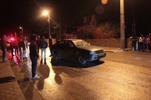 Önündeki Otomobile Çarptı