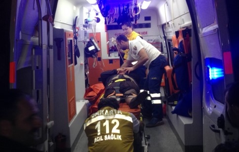 Motosiklet Yaya 'ya Çarptı 2 Yaralı 