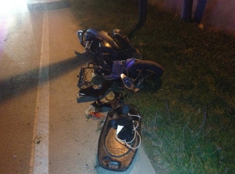 Motosiklet Yaya 'ya Çarptı 2 Yaralı 