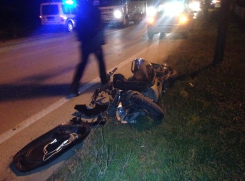 Motosiklet Yaya 'ya Çarptı 2 Yaralı 