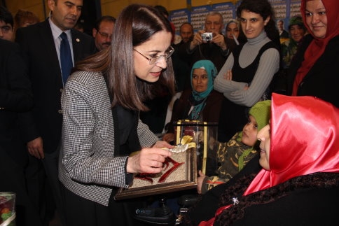 Ayşenur İslam Akyazı’da