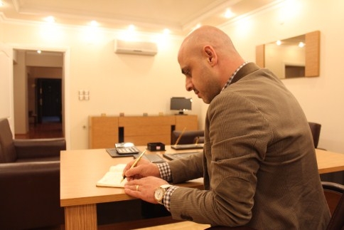 Hüseyin Yazıcı Ofisini Hazırladı