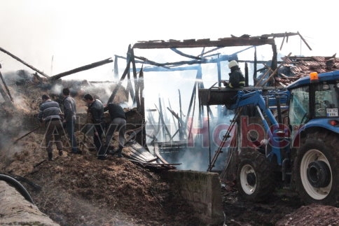 Samanlık Tamamen Yandı.