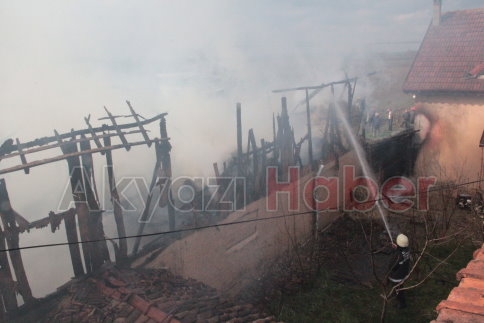 Samanlık Tamamen Yandı.