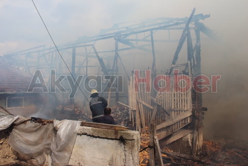 Samanlık Tamamen Yandı.