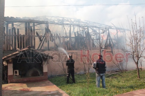 Samanlık Tamamen Yandı.