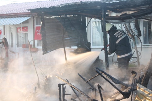 Singapur Evlerinde Yangın