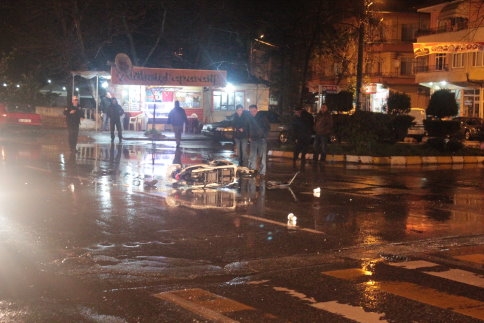 Aynı Yerde Yarım saat arayla 2 kaza  2 yaralı 