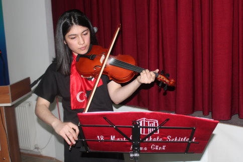 Kız Meslek Lisesinden 18 Mart Gösterisi
