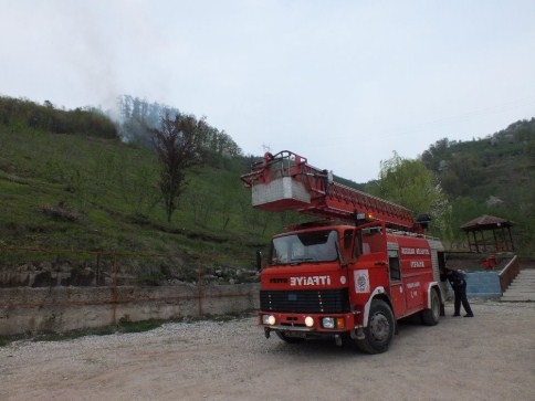 Bahçe Temziliği için Yakılan Ateş Ormanlık Alana Sıçradı