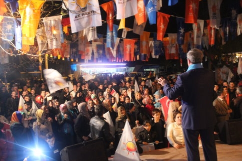Ak Parti Erdoğdu’da Coştu