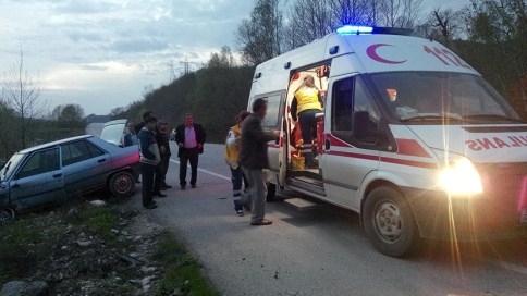 İki Otomobil Çarpıştı 1 Yaralı