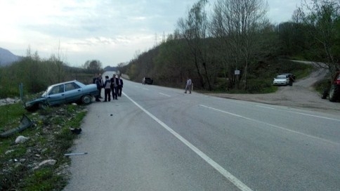 İki Otomobil Çarpıştı 1 Yaralı