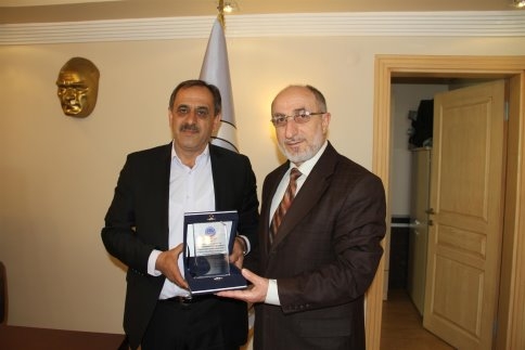 Akyazı Müftüsü Mehmet Şenokur'dan Teşekkür Plaketi