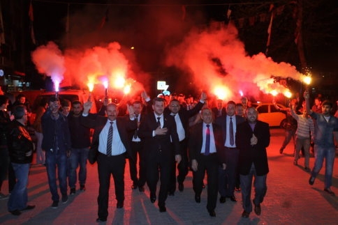 Akyazı Saadet Partisi’ni Bağrına Bastı