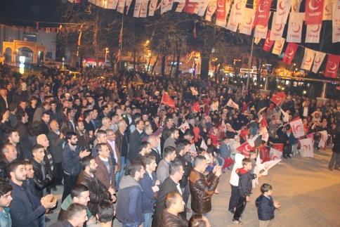 Akyazı Saadet Partisi’ni Bağrına Bastı