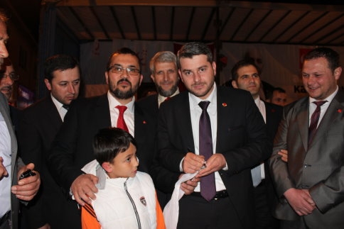 Akyazı Saadet Partisi’ni Bağrına Bastı