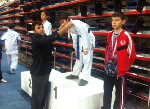 Akyazı’lı Karatecilerden 13 Madalya