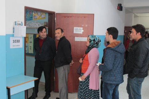 Oy verme işlemleri yoğun şekilde sürüyor.