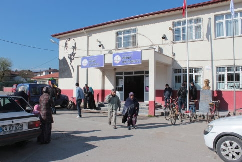 Oy verme işlemleri yoğun şekilde sürüyor.