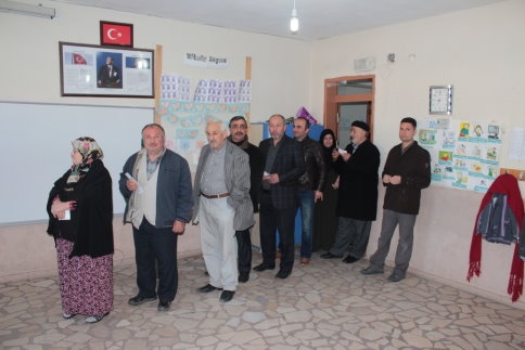 Oy verme işlemleri yoğun şekilde sürüyor.