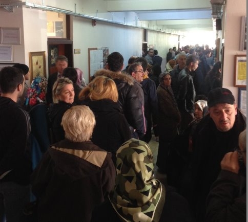 Oy verme işlemleri yoğun şekilde sürüyor.