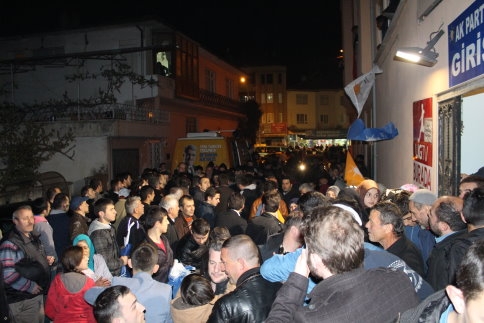 Ak Parti’de Sevgi Seli