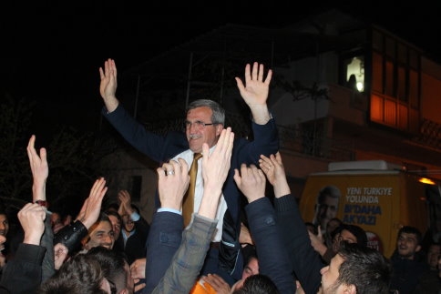 Ak Parti’de Sevgi Seli