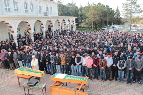 Trafik Kazasında Hayatını Kaybeden Gençler Defnedildi