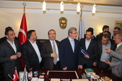 Akyazı Belediye Başkanı Makamında