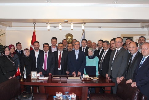 Akyazı Belediye Başkanı Makamında