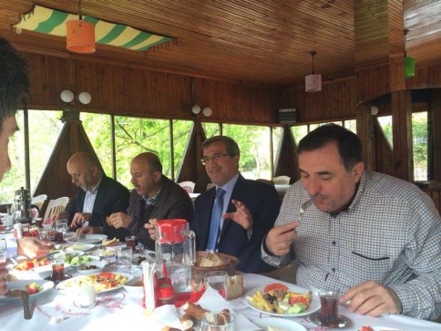 Kaymakam ve Başkan Kahvaltıda 