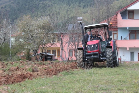 Erkunt, Düşük Yakıt Tüketimi  Noter Tarafından Tescilli Traktörleriyle Akyazı’da.