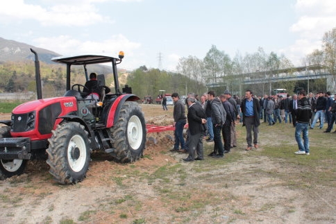 Erkunt, Düşük Yakıt Tüketimi  Noter Tarafından Tescilli Traktörleriyle Akyazı’da.