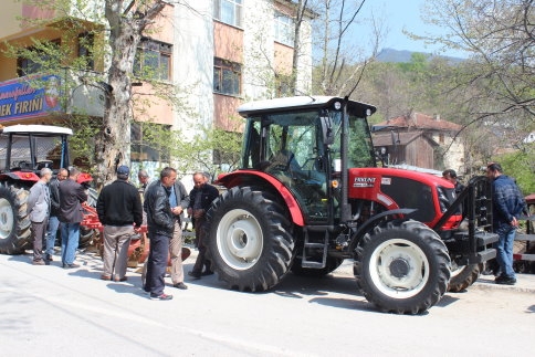 Erkunt, Düşük Yakıt Tüketimi  Noter Tarafından Tescilli Traktörleriyle Akyazı’da.