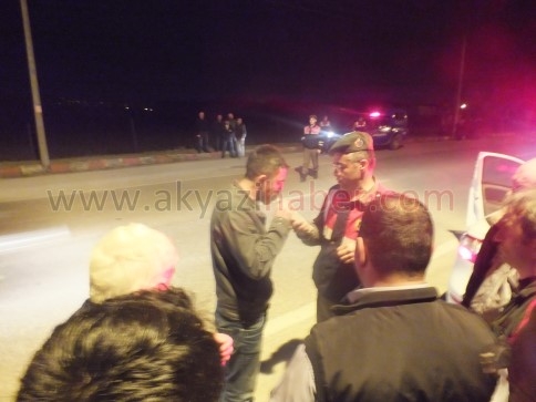 Akyazı İlçesi Kuzuluk Mahe Girişinde Trafik Kazası Meydana Geldi