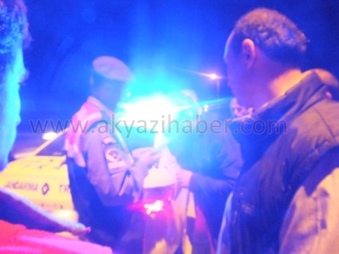 Akyazı İlçesi Kuzuluk Mahe Girişinde Trafik Kazası Meydana Geldi