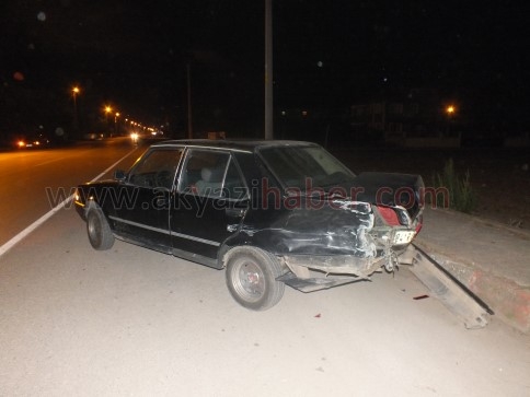 Akyazı İlçesi Kuzuluk Mahe Girişinde Trafik Kazası Meydana Geldi