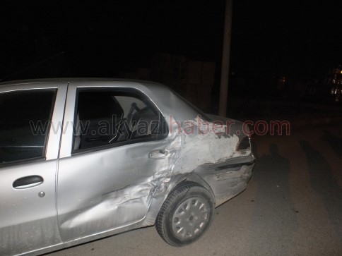 Akyazı İlçesi Kuzuluk Mahe Girişinde Trafik Kazası Meydana Geldi