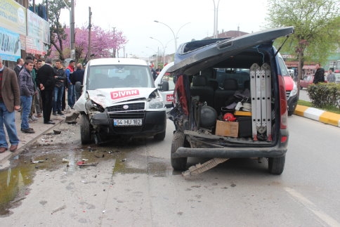 Kuzuluk Durağı önünde maddi hasarlı kaza