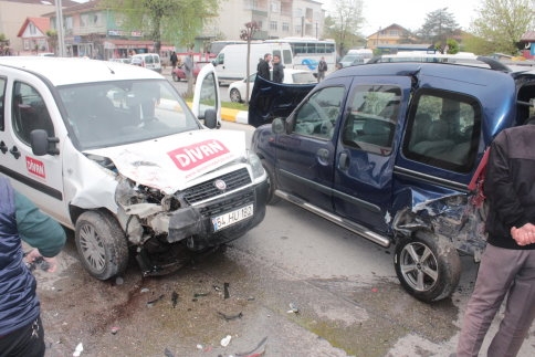 Kuzuluk Durağı önünde maddi hasarlı kaza