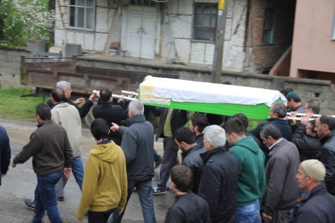 Balayı Gecesi Hayatını Kaybeden Damat Toprağa Verildi