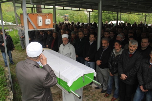 Balayı Gecesi Hayatını Kaybeden Damat Toprağa Verildi